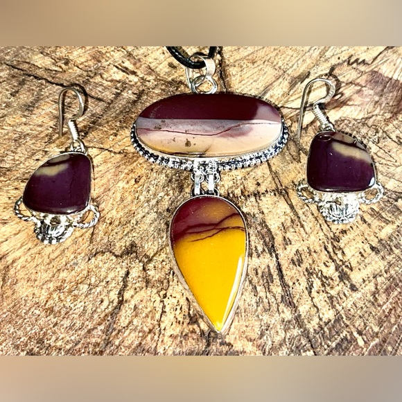 Burgundy & Mustard Mookaite Jasper Pendant & Earringd - Picture 4 of 8